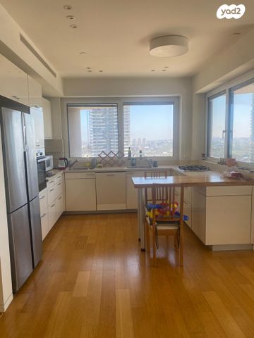 דירה, ניסים אלוני, צמרות איילון, פארק צמרת, תל אביב יפו