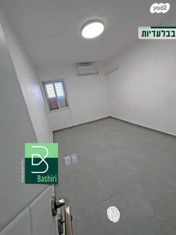 דירה, רמב"ם, חצור הגלילית