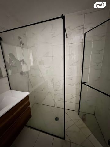 דירה, גרציאני יצחק, גני שרונה, קרית הממשלה, תל אביב יפו