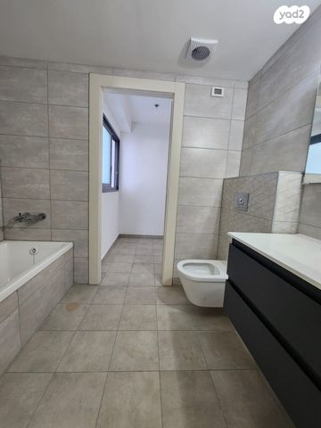 דירה, הרב הרצוג 8, צפון מערב מרכז העיר, נתניה