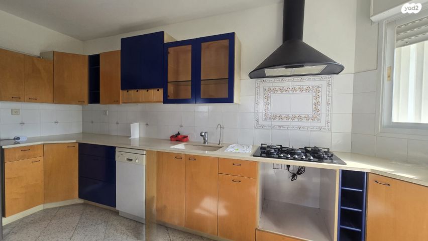 דירה, מנחם בגין 18, נווה גנים, קרית מוצקין