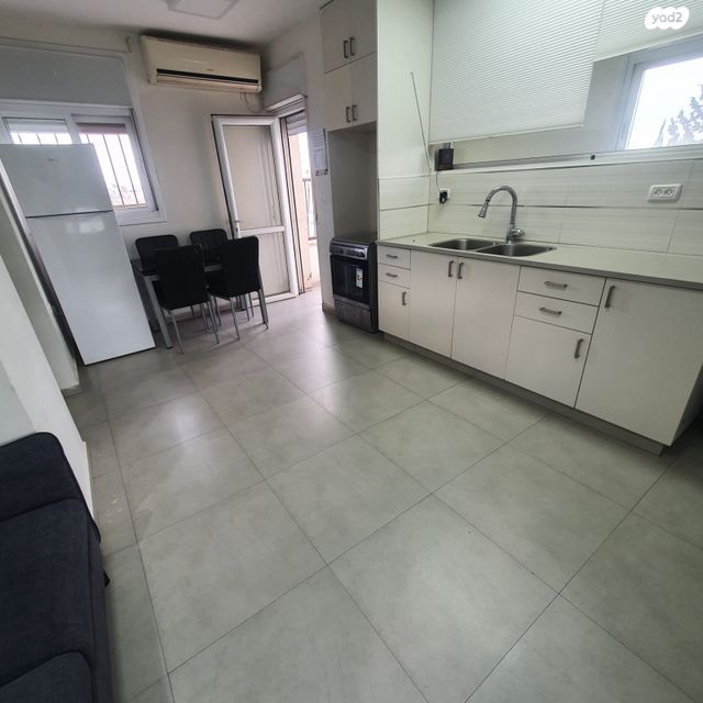 אהרון אשכולי 