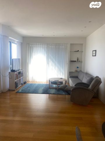 דירה, ניסים אלוני, צמרות איילון, פארק צמרת, תל אביב יפו