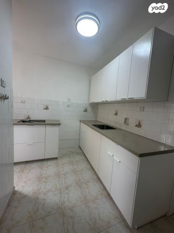 דירה, ישראל בן ציון 8, דרום מערב ותיק, בת ים