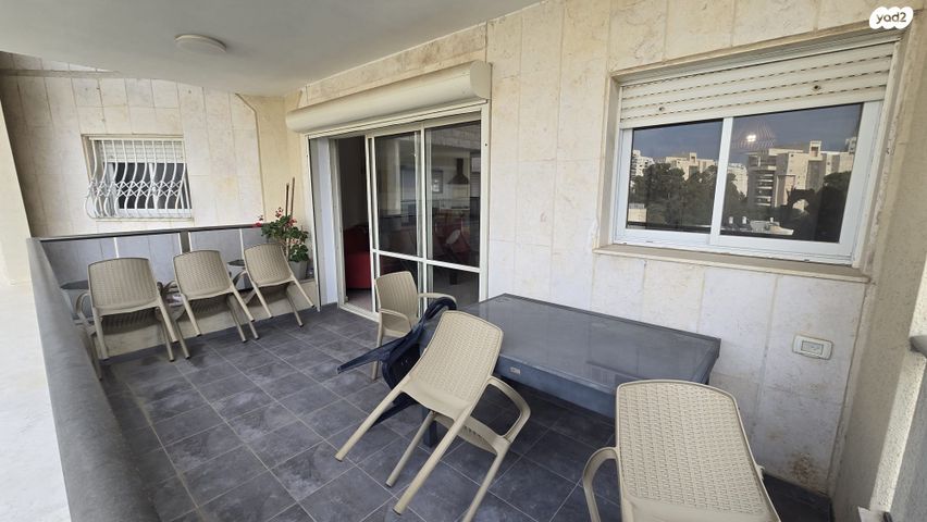 דירה, מנחם בגין 18, נווה גנים, קרית מוצקין