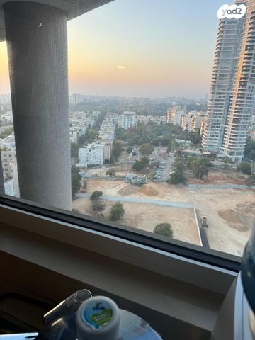 דירה, ניסים אלוני, צמרות איילון, פארק צמרת, תל אביב יפו