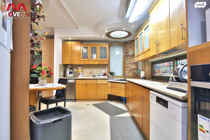 טריפלקס, שדרות בורוכוב, מרכז העיר, קרית אתא