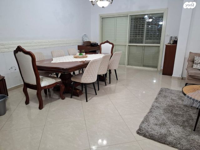 דופלקס, ד"ר ברויאר, הפועל המזרחי ה', שיכון ה', בני ברק