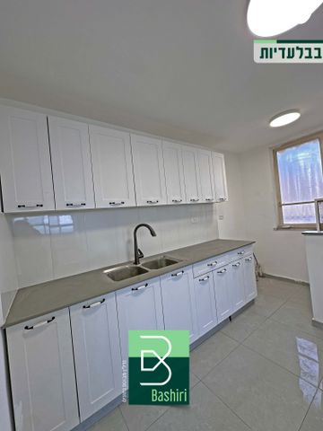 דירה, רמב"ם, חצור הגלילית