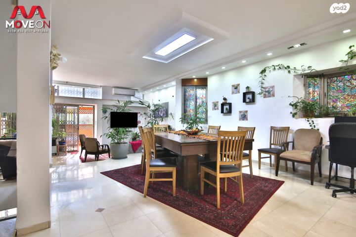 טריפלקס, שדרות בורוכוב, מרכז העיר, קרית אתא