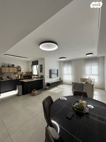 דירה, מלכת שבא 1, צפון מערב מרכז העיר, נתניה