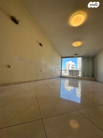 דירה, הרצליה