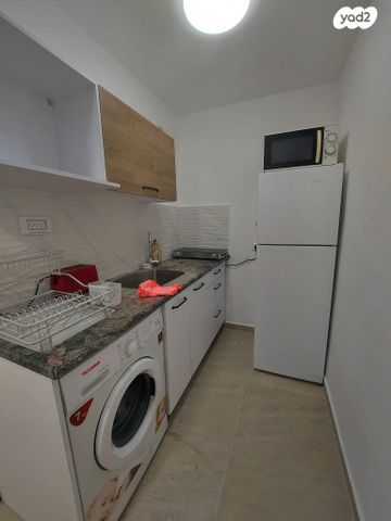 דירה, נעורים, ערד