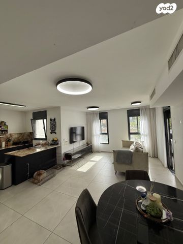 דירה, מלכת שבא 1, צפון מערב מרכז העיר, נתניה