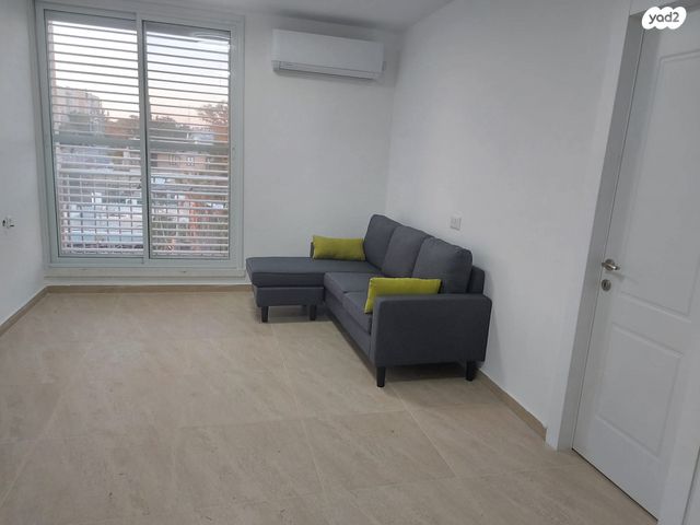 דירה, נעורים, ערד