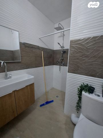 דירה, נעורים, ערד