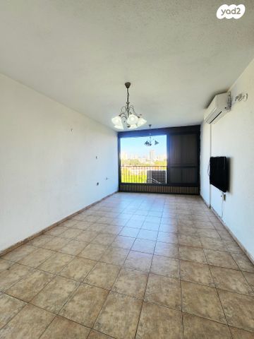 דרך הטייסים 60