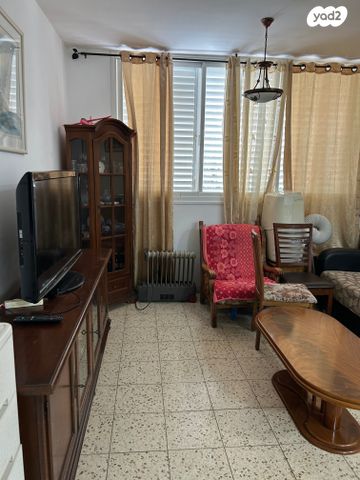 דירה, המסילה, פרדס חנה כרכור