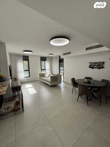 דירה, מלכת שבא 1, צפון מערב מרכז העיר, נתניה