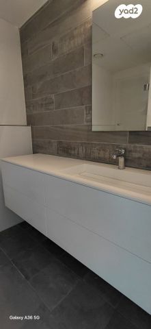 דירה, גרציאני יצחק, גני שרונה, קרית הממשלה, תל אביב יפו