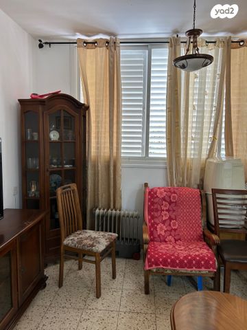 דירה, המסילה, פרדס חנה כרכור