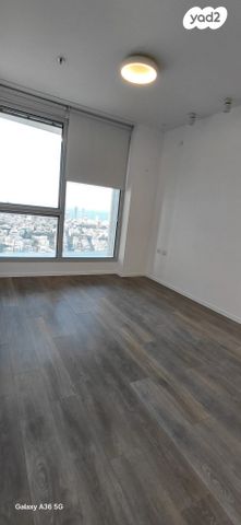 דירה, גרציאני יצחק, גני שרונה, קרית הממשלה, תל אביב יפו