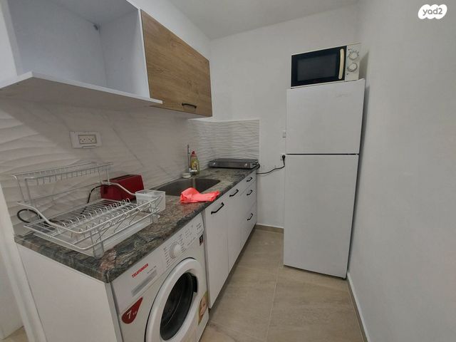 דירה, נעורים, ערד