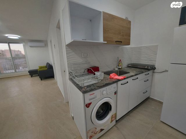 דירה, נעורים, ערד