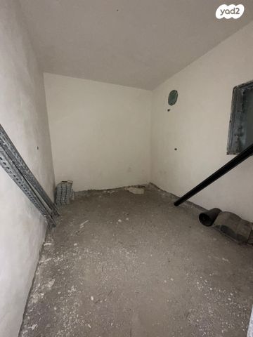 מבני תעשיה, חלוצי התעשייה 5, אזור תעשיה, קרית מלאכי