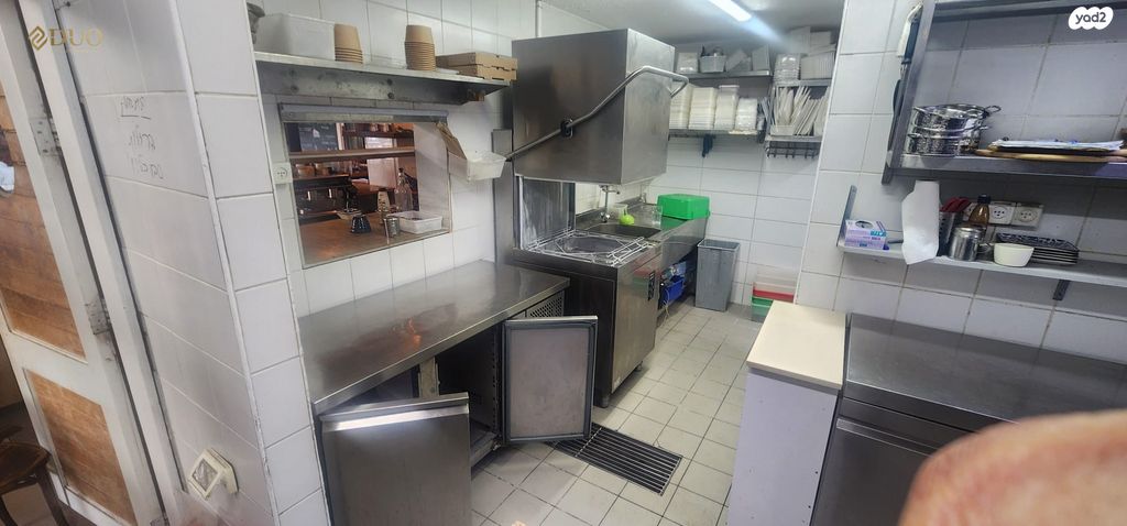 חנויות/ שטח מסחרי, שדרות מוריה, חיפה