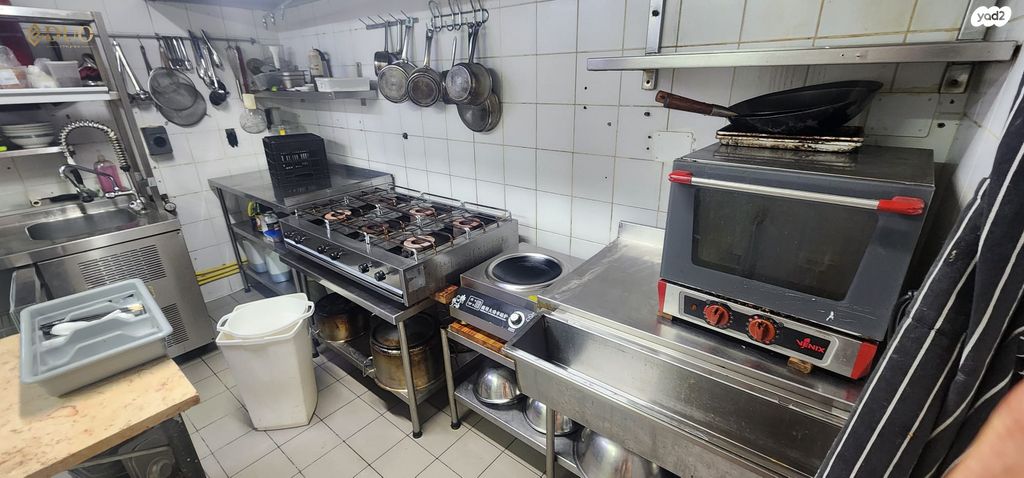 חנויות/ שטח מסחרי, שדרות מוריה, חיפה