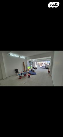 חנויות/ שטח מסחרי