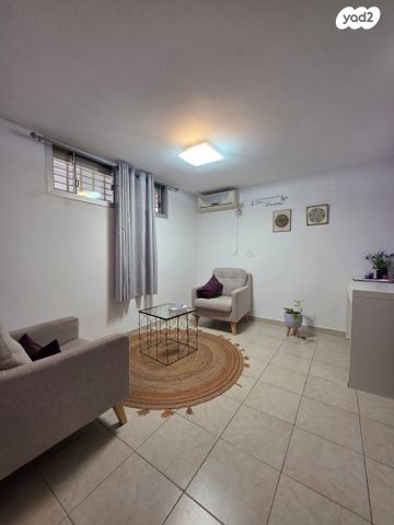 קליניקות, אהרון, מוצקין הותיקה, קרית מוצקין