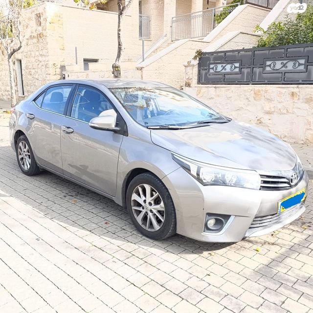 טויוטה קורולה