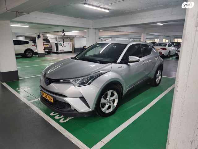 מודעת רכב טויוטה C-HR