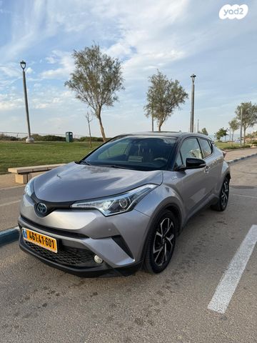 מודעת רכב טויוטה C-HR
