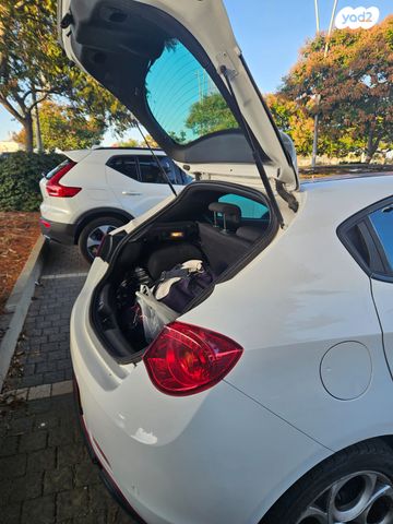 אלפא רומיאו ג'ולייטה