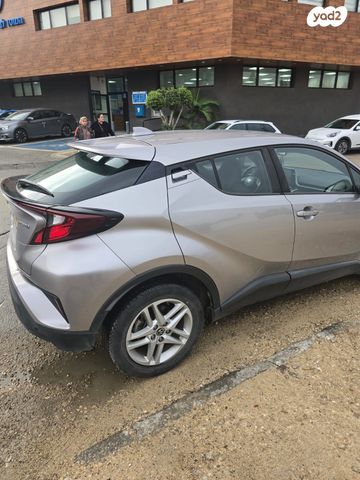 מודעת רכב טויוטה C-HR