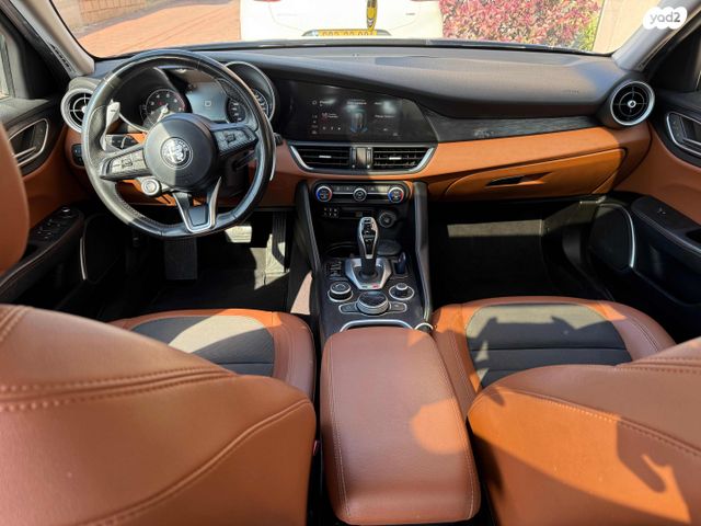 אלפא רומיאו ג'וליה