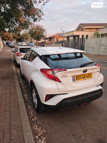 מודעת רכב טויוטה C-HR