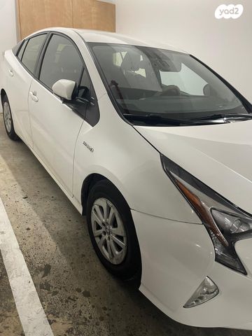 טויוטה פריוס