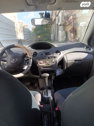 טויוטה יאריס