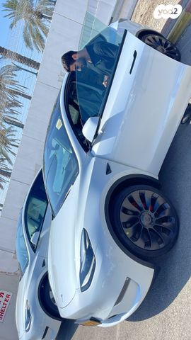 מודעת רכב טסלה מודל Y