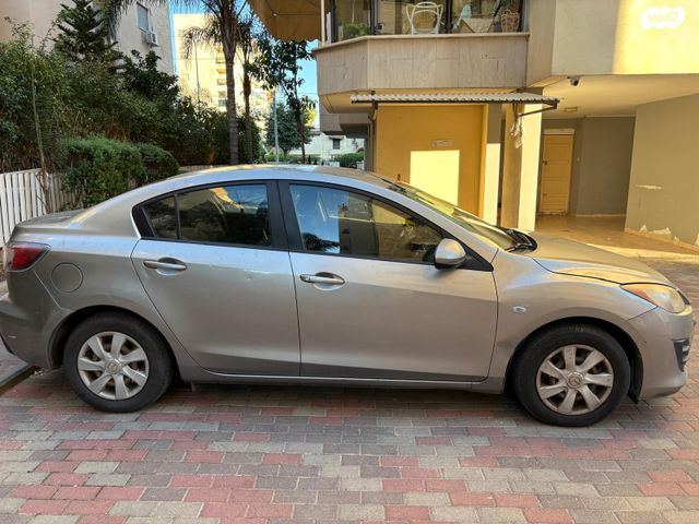 מודעת רכב מאזדה 3