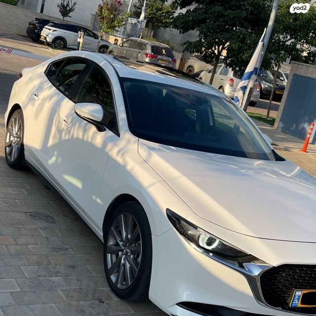 מודעת רכב מאזדה 3