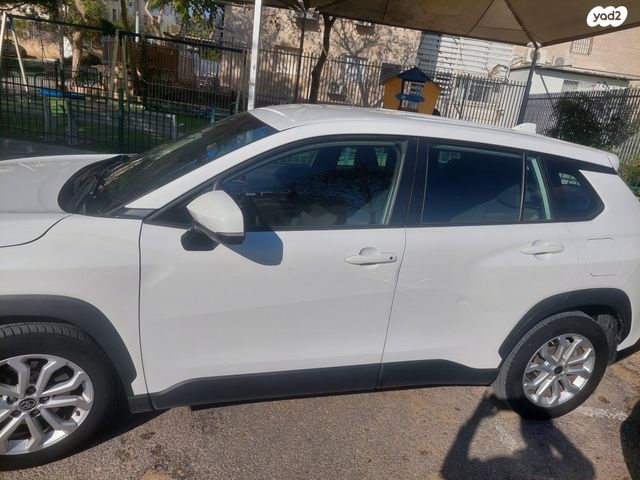 מודעת רכב טויוטה קורולה קרוס