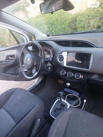 טויוטה יאריס