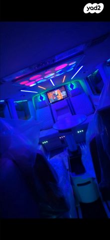 מודעת רכב פולקסווגן מולטיוואן