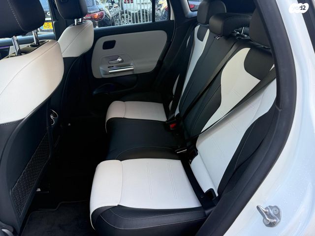 מרצדס-בנץ GLA