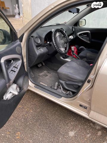 טויוטה RAV4